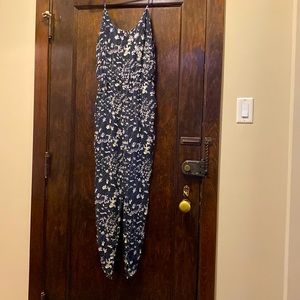Navy jumpsuit with daisy design 🌃